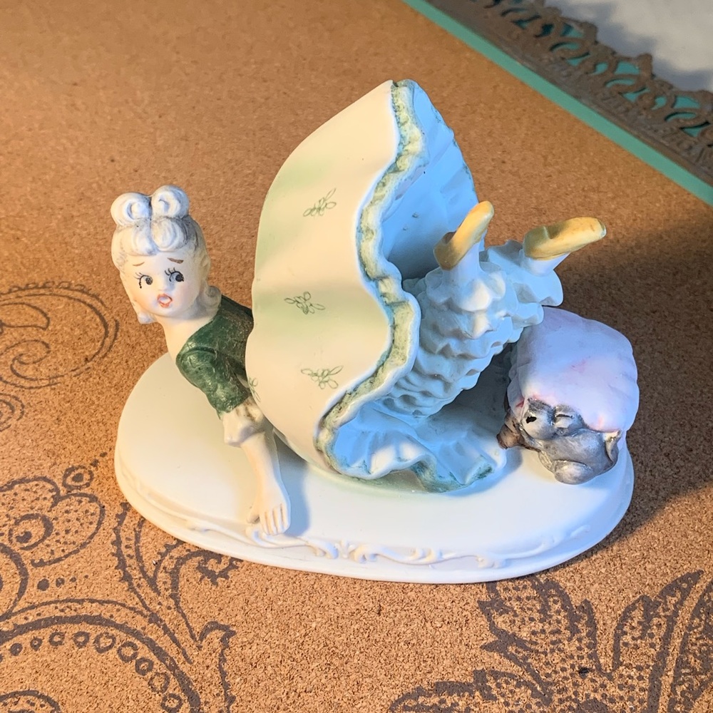 Vintage LeGo Japan Bisque Figurine (B20)